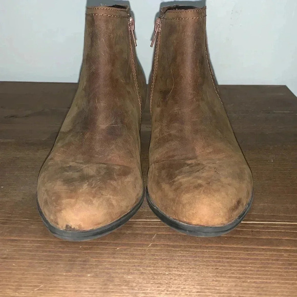 Women’s Clarks Adreena Lilac Ankle Booties Size 8 Brown Leather EUC - Picture 3 of 9